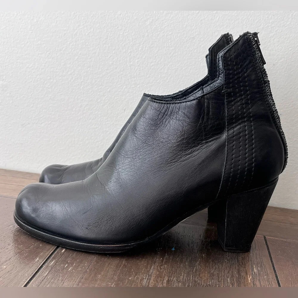 Lost and Found Shoes Black Leather Ankle Boots size 38 Womens US size 8 - Picture 9 of 11
